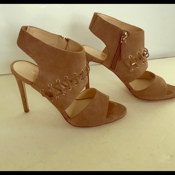 5 for $40🔥 Nine West Tan Sandals - Picture 3 of 5
